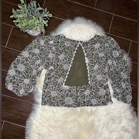 Express olive green embroidered eyelet open back bubble sleeve blouse sz Large - Picture 7 of 10